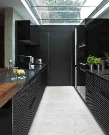 Mustad köögid interjööris - minimalismi luksuslik lihtsus
