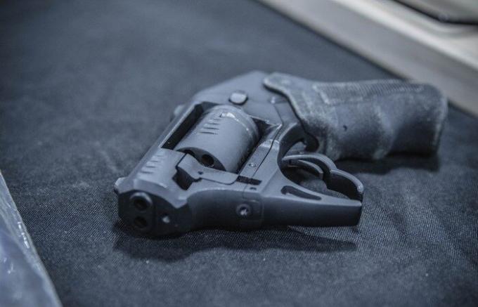 "Keelatud" revolver S333 Thunderstruck, mis USA oli kuulipilduja õiguse.
