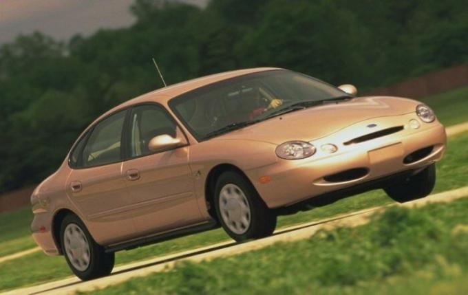 Ford Taurus 1996 ei erinenud atraktiivne välimus. | Foto: cheatsheet.com.