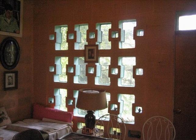 Original valgustus ebatavaline aknad.