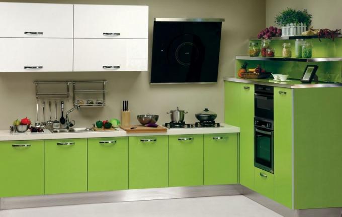 Heledate värvide komplekt sobib nii suurtele kui ka väikestele köökidele