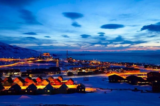 Longyearbyen - põhjapoolseim linn maailmas (Norra).