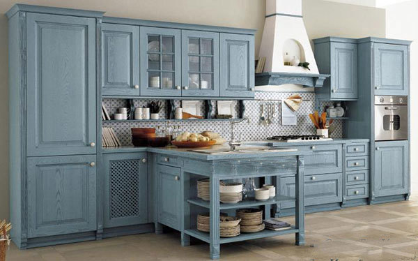 Sinine puidust köök.