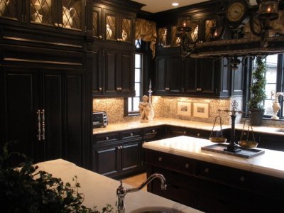 Must mööbel annab köögi interjöörile elegantsi ja soliidsust