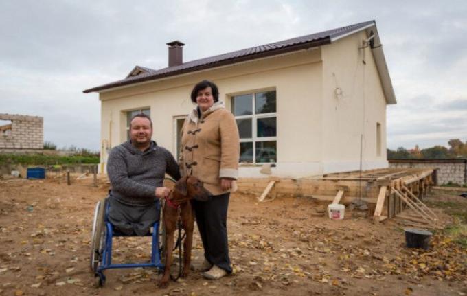 Valgevene ratastooli uuritud videod Youtube ja see Toiming on uuesti vana kauplus maja