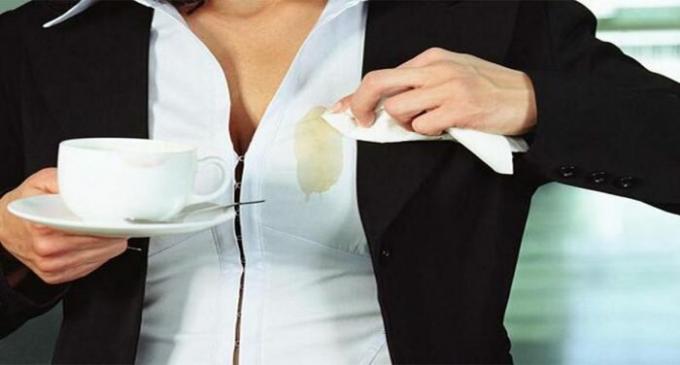 Isegi kohvi plekke võib eemaldada, kui sa tead, väike saladus. / Foto: stozabot.com. 