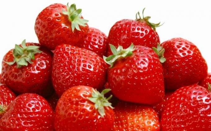 Kopsakaid maasikad. / Foto: free4kwallpaper.com