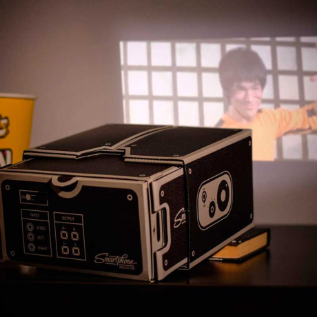 Projektor Smartphone projektor 2,0 võimaldab teil mugavalt vaadata filme suurel ekraanil