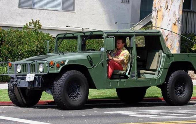 Arnold armastab sõjaväe autosid. / Foto: kinotime.org. 