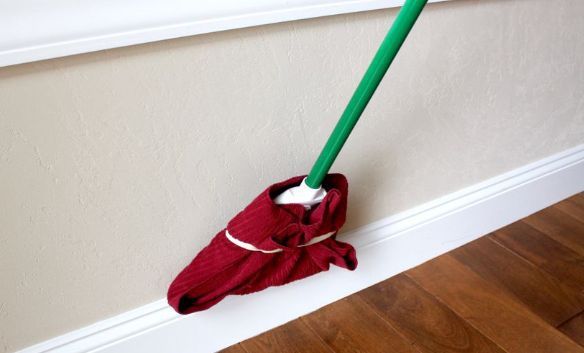 Põrandaliistude puhastamine