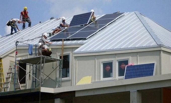 Igas majas on varustatud päikesepaneelide.