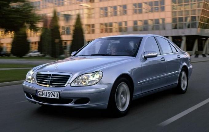 Autod Mercedes-Benz S-klass 1998-2005 on usaldusväärsem kui tema konkurendid. | Foto: avtorinok.ru.