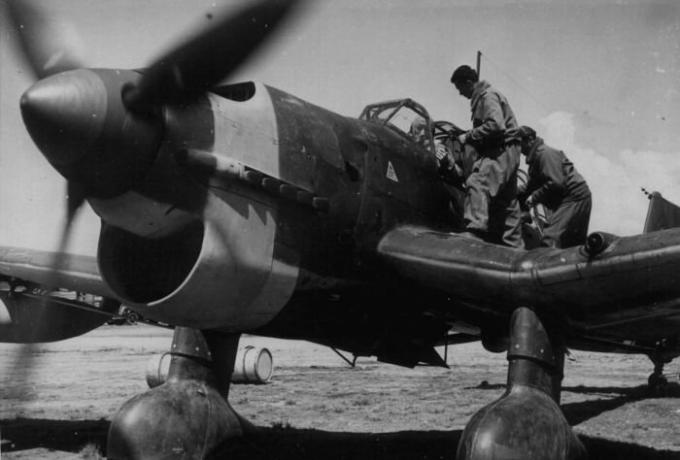 "Stuck" taevas, miks Junkers Ju 87 ei ole sissetõmmatav telik lennu ajal ja kohutav müha enne pomm dump