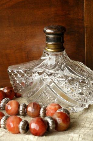Vana parfüümi pudelid: ja kasutada palju heartier kui see oma kaasaegse "luksus".