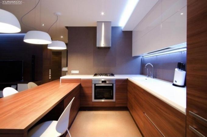 Köögis lisavalgustus minimalismi stiilis