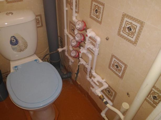 Ei vabasta kuuma vett WC-pott. Selline tegevus võib kahjustada sanitaartehniliste.