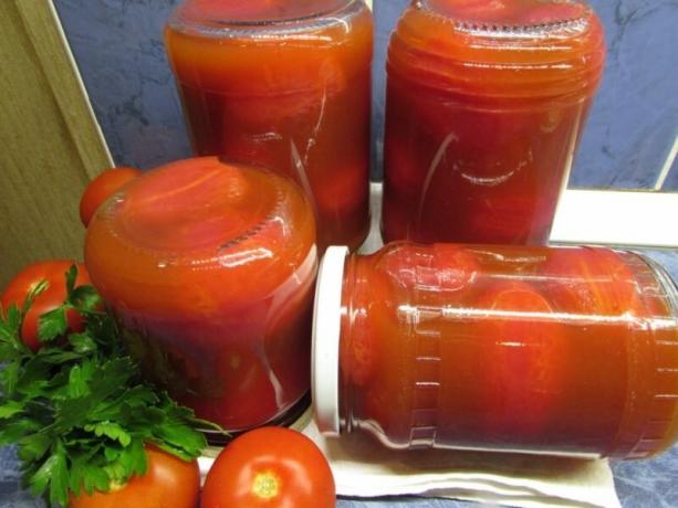 Hea tomatid tomatipastat, kokk, kes saab igal perenaine. Illustratsioon artikkel kasutatakse standardset litsentsi © ofazende.ru