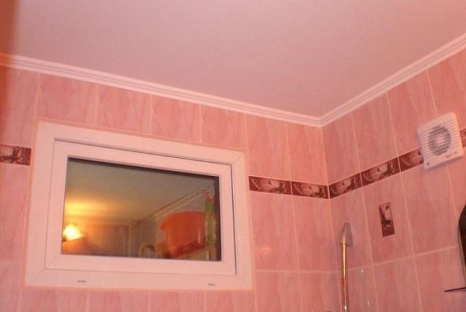 In "Hruštšov" tegi akna köögis vannitoas.