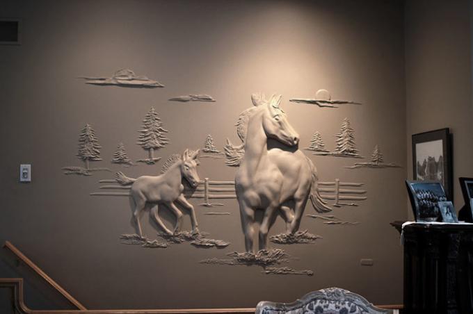 Hobune ja varss frolicking kaunistada üks seinad elutoas. | Foto: pinterest.com.