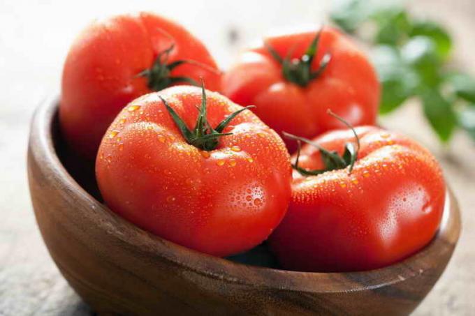 Harvest tomatid. Illustratsioon artikkel kasutatakse standardset litsentsi © ofazende.ru